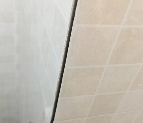 雄县瓷砖空鼓维修公司分享阳台瓷砖脱落的修复过程可以分为以下几个步骤